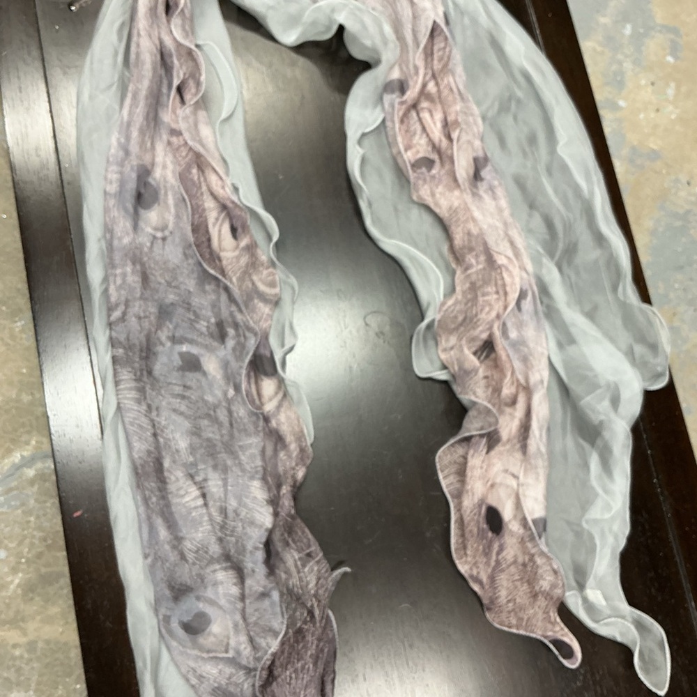 Elegant Gray and Cream Scarf